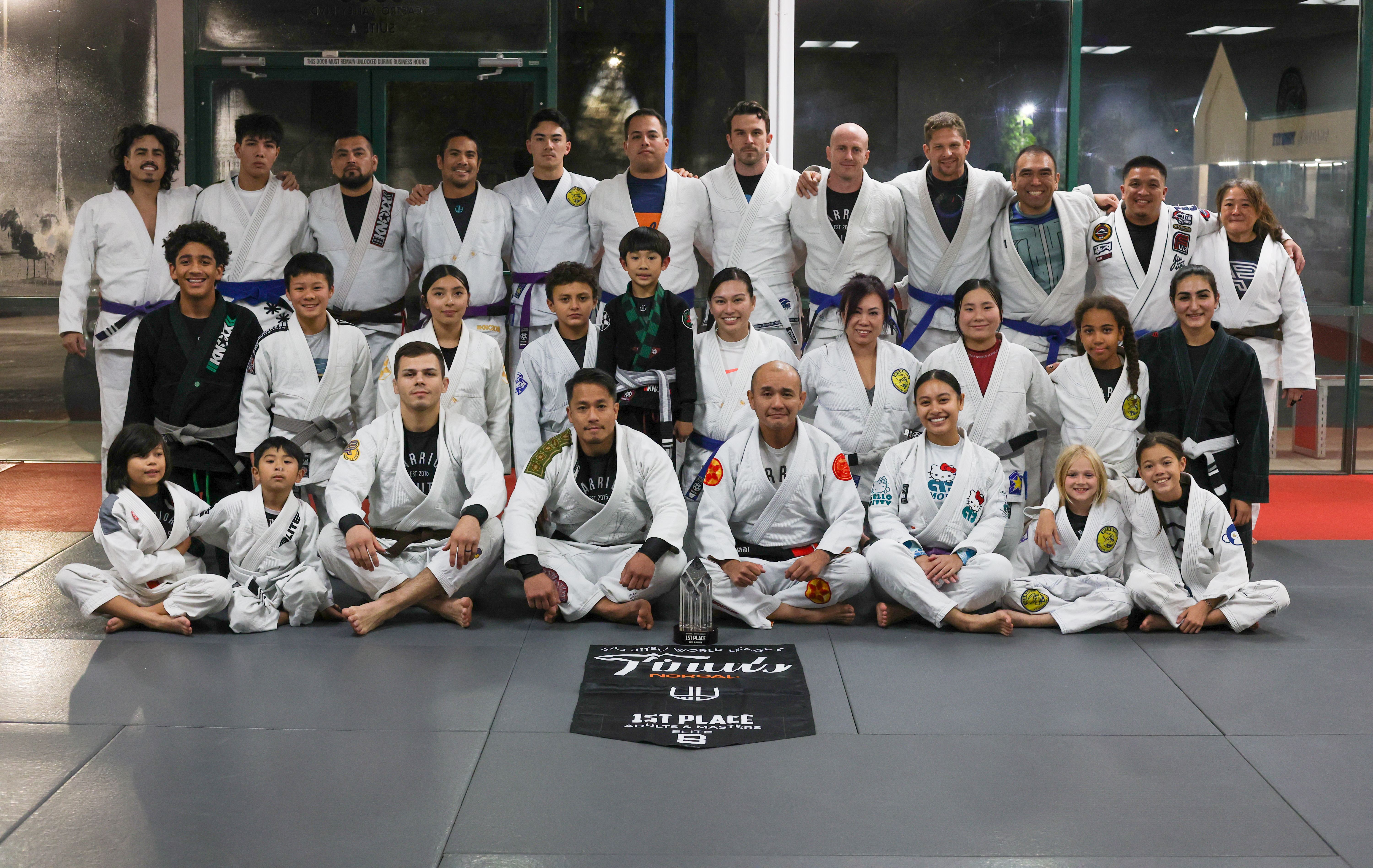 Alere Jiu Jitsu community training together